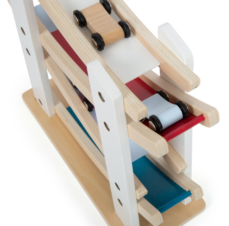 Drewniany tor wyścigowy z samochodzikami