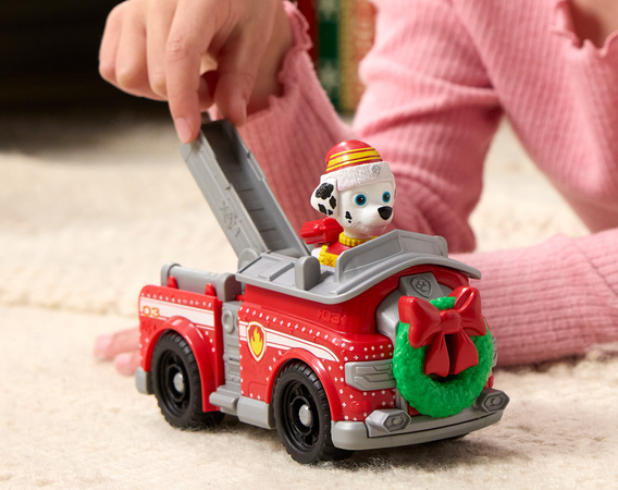 Psi Patrol świąteczny Pojazd z figurką Wóz Strażacki Marshalla + maskotka 18 cm