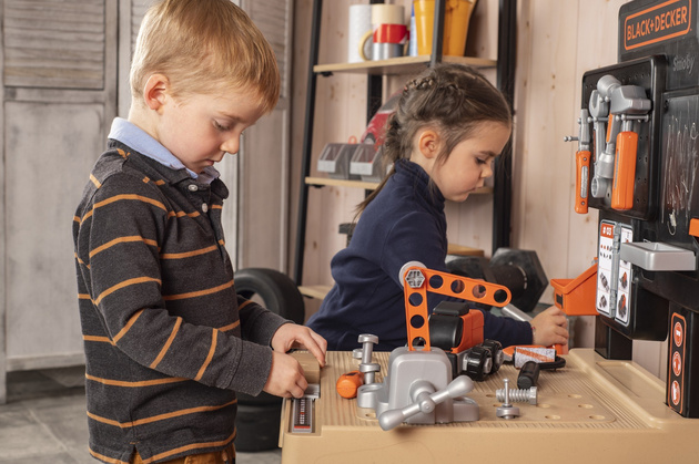 Black Decker Duży warsztat ze strefą malarza i hydraulika + 100 akcesoriów