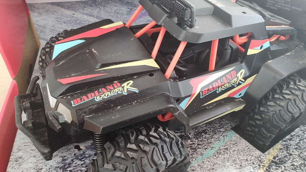 OUTLET Zdalnie sterowane auto terenowe Pojazd AC Badland Explorer RC światło PRODUKT UŻYWANY
