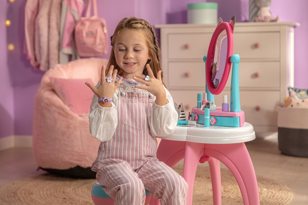 Koci Domek Gabi Toaletka Studio Kosmetyczne Makijaż Taboret 12 akcesoriów