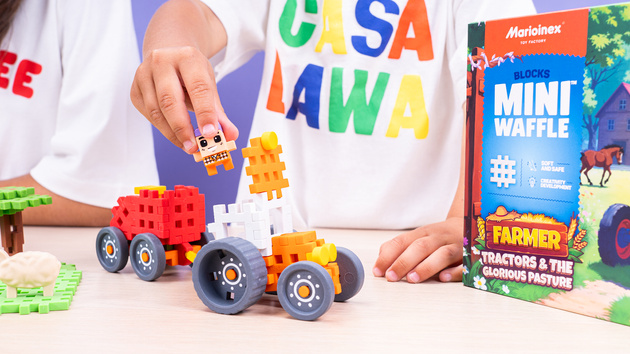 Klocki konstrukcyjne Mini Waffle Farmer Traktory i Wypasiona Łąka 110 elementów Marioinex