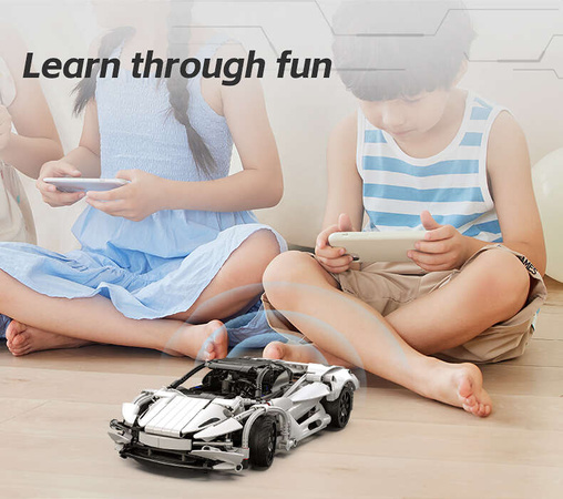 Klocki konstrukcyjne CaDA Samochód zdalnie sterowany Auto sportowe czerwone 30 cm Storming Sport Car Pojazd 402 elementy RC Dual Mode