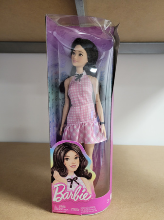 OUTLET Lalka Barbie Fashionistas w różowej sukience w kratkę #224 USZKODZONE OPAKOWANIE