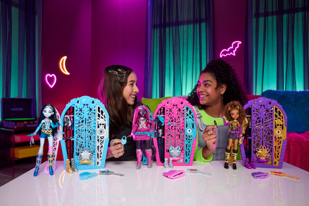 Monster High Zestaw Lalka Catty Noir 28 cm + akcesoria niespodzianki Straszyceum