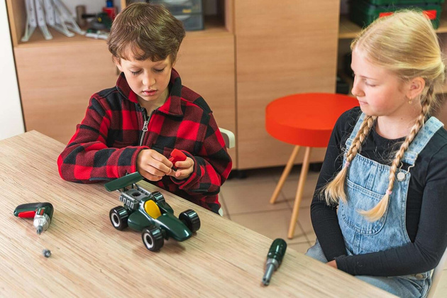Auto Do Skręcania Z Wkrętarką Bosch W Walizce Dla Dzieci Klein