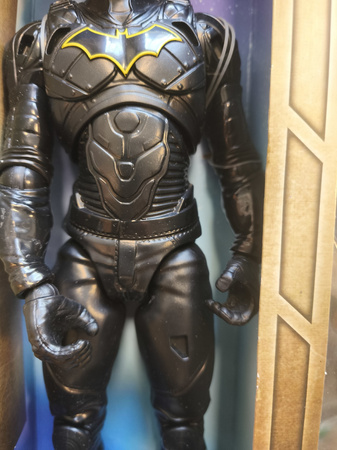 OUTLET DC Comics Batman duża figurka lalka mroczny rycerz 30 cm + akcesoria 17 elementów WADLIWY