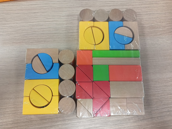 Small Foot Chodzik z drewnianymi klockami WADLIWY