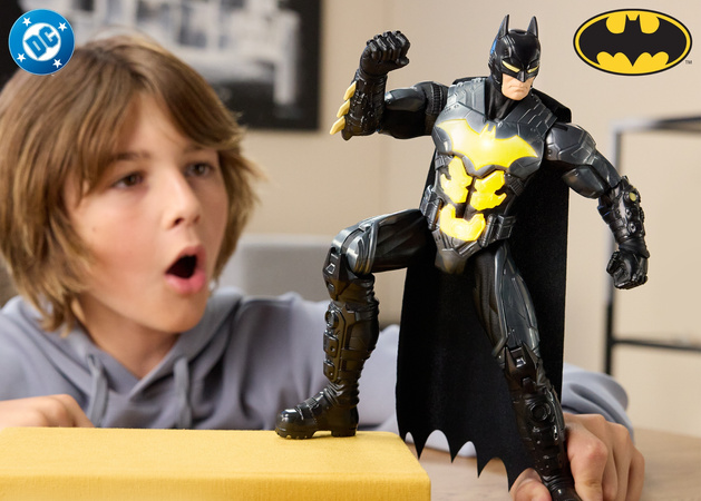 Figurka Batman Night Flare z efektami świetlnymi i dźwiękowymi 30 cm