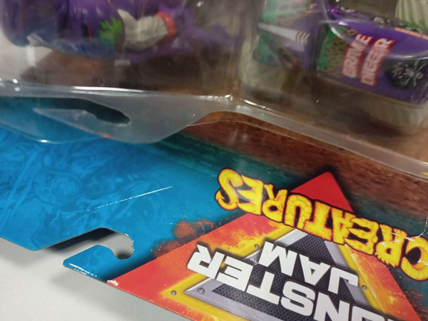 Monster Jam Creatures Grave Digger Grim pojazd + figurka USZKODZONE OPAKOWANIE