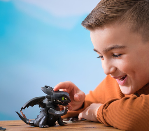 Jak wytresować smoka Szczerbatek figurka Interaktywna Roaring Minis Toothless 25+ dźwięków