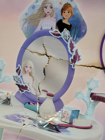 OUTLET Disney Frozen Kraina Lodu Toaletka z taboretem i lustrem 2w1 + 10 akcesoriów USZKODZONE OPAKOWANIE