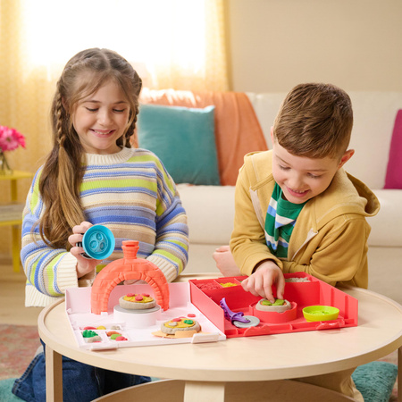 Piasek Kinetyczny Kinetic Sand Zestaw do tworzenia rosnącej pizzy SquishPizza 450 g piasku + akcesoria