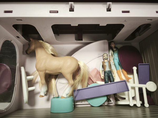 OUTLET Duży zestaw Horse Club Rozkładany Sklepik dla Koni + figurki, akcesoria PO ZWROCIE