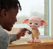 Zgredek Harry Potter Interaktywna Figurka Mówiący Domowy Skrzat Dobby 22 Cm 35 Dźwięków Wizarding World