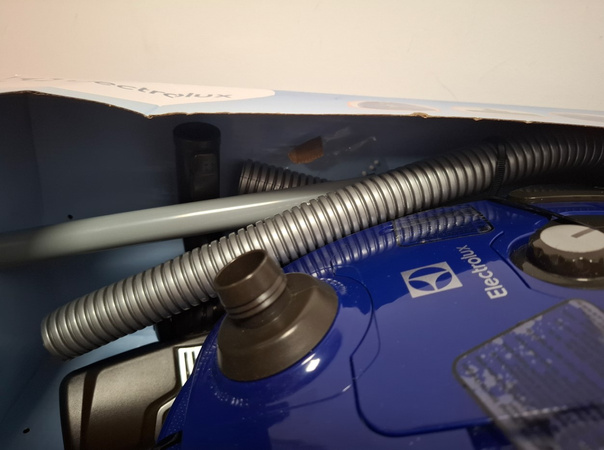 OUTLET Odkurzacz Electrolux Niebieski Dźwięk Funkcja Ssania Dla Dzieci Klein USZKODZONE OPAKOWANIE