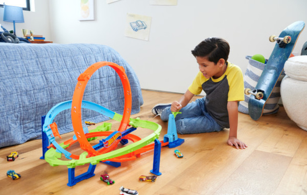 Hot Wheels Stunt Tracks Zakręcone Tornado tor samochodowy + pojazd