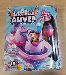OUTLET Hatchimals Alive! Love to Live Kąpiel brokatowych figurek + jajka i akcesoria USZKODZONE OPAKOWANIE