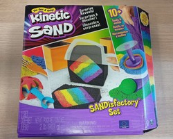 OUTLET Kinetic Sand zestaw Wytwórnia piasku 10+ akcesoriów 907 g USZKODZONE OPAKOWANIE