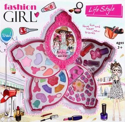 Zestaw kosmetyków Fashion Girl w pudełku medalion
