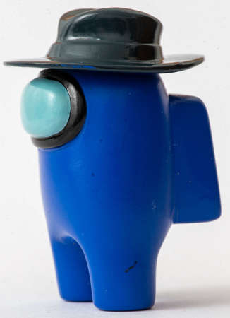 Among Us figurka Crewmate granatowa postać z kapeluszem