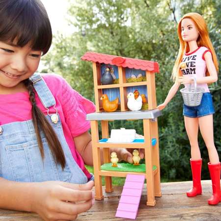 Barbie zestaw Farma Traktor z przyczepką, lalka Barbie z kurnikiem i Ken ze świnką
