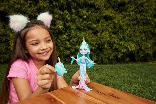 Enchantimals Naddie Narwhal & Sword lalka i figurka