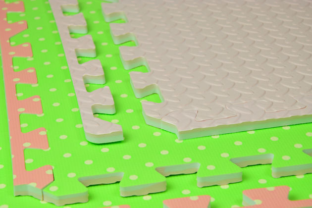 Humbi Puzzle piankowe Mata piankowa 62 x 62 x 1 cm 4 szt rożowo -zielona w kropki