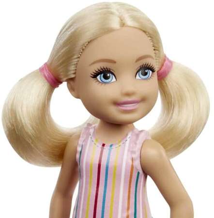 Mattel Barbie Chelsea lalka w garniturze z paskami